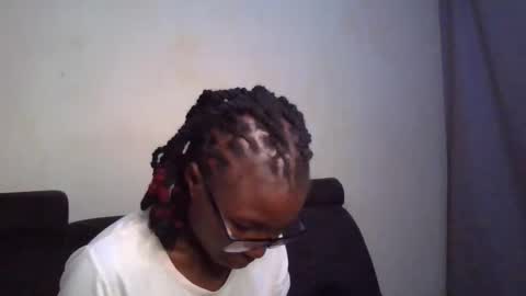 Snapshot of hotnelli chatting on 11.29.25 Rose online show from 11.29.25