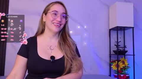Snapshot of hotpawgmilf chatting on 07.10.26 Sussy Bloom online show from 07.10.26
