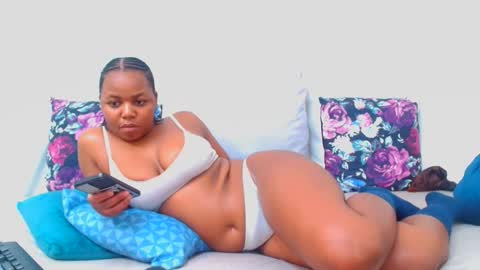 Snapshot of hotsmalltitsx chatting on 09.22.25 hotsmalltitsx online show from 09.22.25