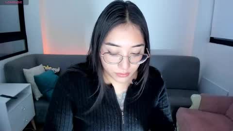 Snapshot of hottbee1 chatting on 11.26.25 AMY online show from 11.26.25