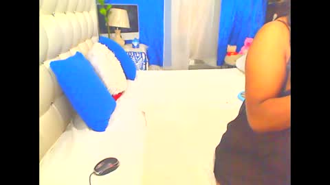 Snapshot of hottesa2019 chatting on 01.12.26 THEONE online show from 01.12.26