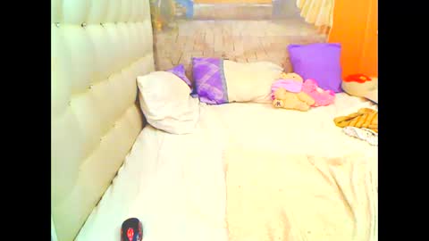 Snapshot of hottesa2019 chatting on 04.06.26 THEONE online show from 04.06.26