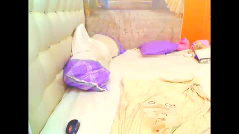 Snapshot of hottesa2019 chatting on 04.10.26 THEONE online show from 04.10.26