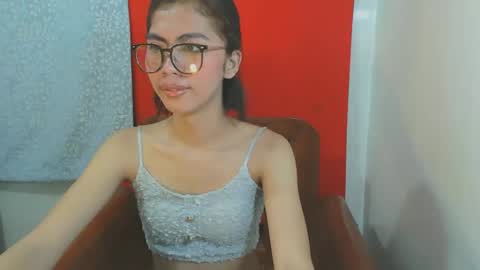 Snapshot of hottestdella69 chatting on 10.11.25 hottestdella69 online show from 10.11.25