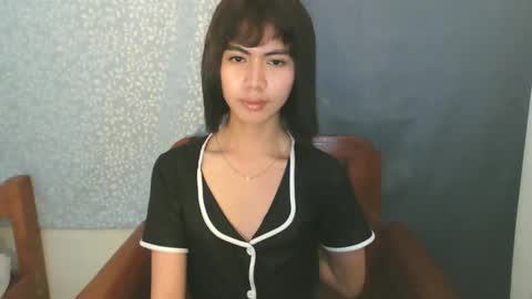 Snapshot of hottestdella69 chatting on 10.29.25 hottestdella69 online show from 10.29.25