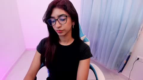 Veronica independent model online show from 02.04.25