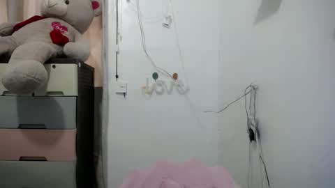 Snapshot of hottiescummerx chatting on 12.11.24 N I C A online show from 12.11.24