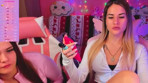 Snapshot of hotty_girls_here chatting on 12.30.24 Ivanna and Jessica online show from 12.30.24