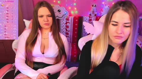 Snapshot of hotty_girls_here chatting on 01.19.25 Ivanna and Jessica online show from 01.19.25