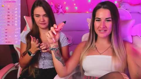 Snapshot of hotty_girls_here chatting on 09.26.25 Ivanna and Jessica online show from 09.26.25