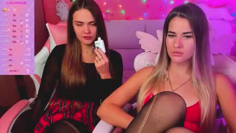 Snapshot of hotty_girls_here chatting on 09.28.25 Ivanna and Jessica online show from 09.28.25