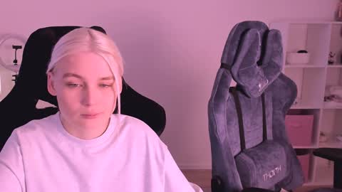 Nessie and Jessie online show from 01.24.25