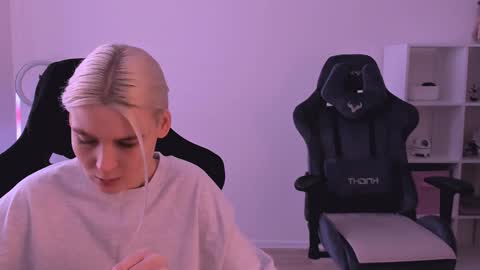 Nessie and Jessie online show from 02.04.25