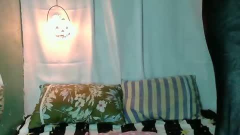 hotwetmommaxxx online show from 10.28.25