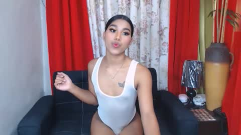 Snapshot of hotwildladyboy_maxine4uxxx chatting on 09.22.25 Pretty Maxine online show from 09.22.25