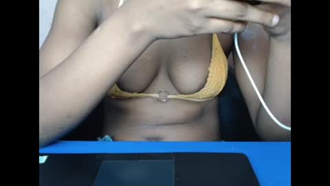 Snapshot of hotxxebony chatting on 04.04.26 hotxxebony online show from 04.04.26