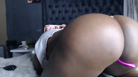 Snapshot of hotypussy95 chatting on 11.13.25 hotypussy95 online show from 11.13.25