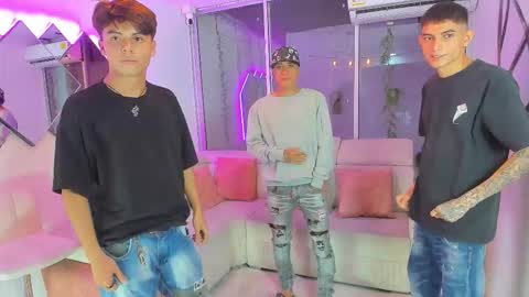 Snapshot of houseofwarrios chatting on 11.25.25 we are Harry Jersi pablo and our mod talco online show from 11.25.25