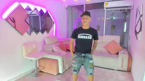 Snapshot of houseofwarrios chatting on 11.26.25 we are Harry Jersi pablo and our mod talco online show from 11.26.25