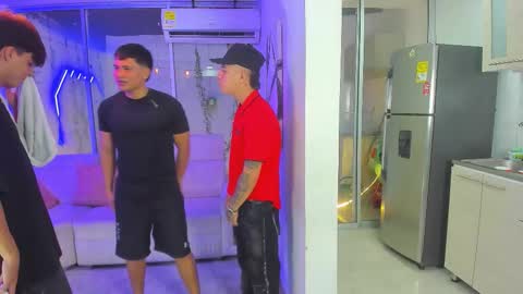 Snapshot of houseofwarrios chatting on 12.14.25 we are Harry Jersi pablo and our mod talco online show from 12.14.25