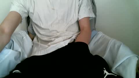 Snapshot of hug_me chatting on 11.04.25 Keanu online show from 11.04.25