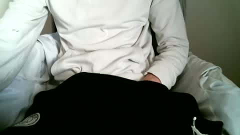 Snapshot of hug_me chatting on 11.05.25 Keanu online show from 11.05.25