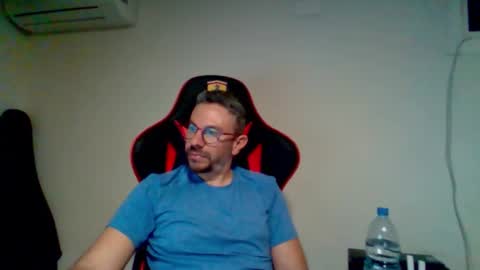 Snapshot of huge__cumshot chatting on 03.17.26 huge__cumshot online show from 03.17.26
