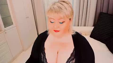 Snapshot of huge_booobs chatting on 02.17.26 milli online show from 02.17.26