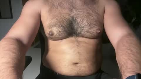 Snapshot of huge_moth chatting on 12.03.25 huge_moth online show from 12.03.25