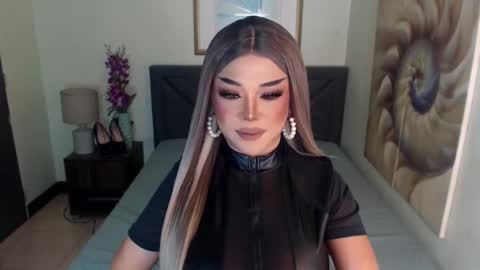 Snapshot of hugecockchristine chatting on 01.04.25 Christine online show from 01.04.25