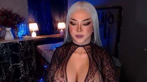 Snapshot of hugecockchristine chatting on 09.09.25 Christine online show from 09.09.25