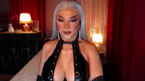 Snapshot of hugecockchristine chatting on 09.28.25 Christine online show from 09.28.25