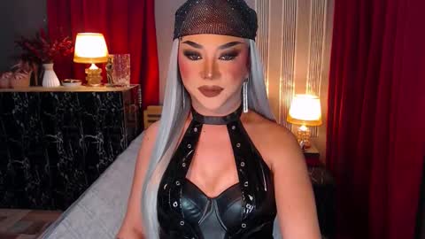 Snapshot of hugecockchristine chatting on 09.30.25 Christine online show from 09.30.25