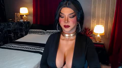 Snapshot of hugecockchristine chatting on 10.08.25 Christine online show from 10.08.25