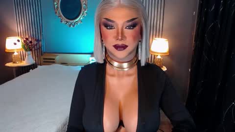 Snapshot of hugecockchristine chatting on 10.15.25 Christine online show from 10.15.25