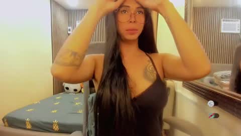 Queen karen grey online show from 12.31.24