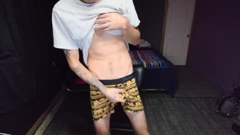 Snapshot of hungbidad666 chatting on 12.04.24 FootLover online show from 12.04.24