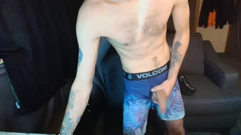 Snapshot of hungbidad666 chatting on 12.03.25 FootLover online show from 12.03.25