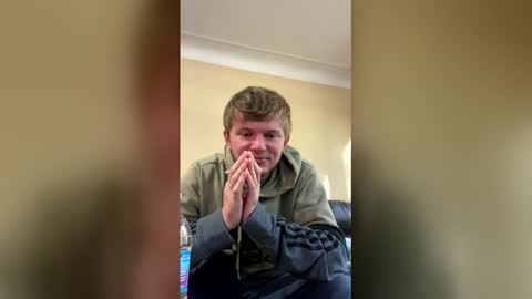 Snapshot of hungdaddy450 chatting on 12.04.25 hungdaddy450 online show from 12.04.25