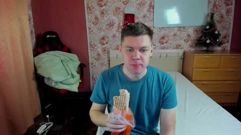 Snapshot of hungrybunny999 chatting on 12.22.25 Nancy and Robert online show from 12.22.25