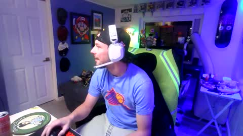 Snapshot of hungtxcock92 chatting on 12.14.25 hungtxcock92 online show from 12.14.25