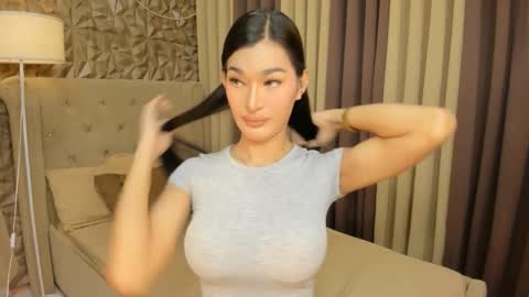 Snapshot of hunkhomerontop chatting on 12.17.25 hunkhomerontop online show from 12.17.25