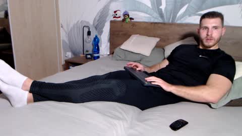 Snapshot of hunterbridges chatting on 01.12.25 Hunter Bridges online show from 01.12.25