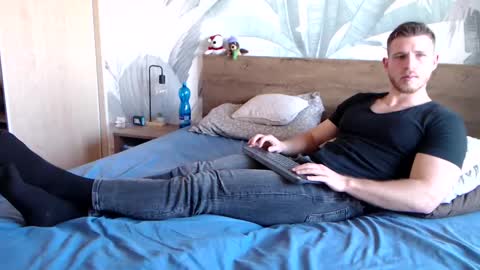 Snapshot of hunterbridges chatting on 02.01.25 Hunter Bridges online show from 02.01.25