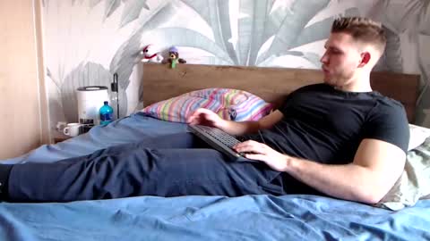 Snapshot of hunterbridges chatting on 03.07.25 Hunter Bridges online show from 03.07.25