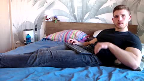 Snapshot of hunterbridges chatting on 03.07.25 Hunter Bridges online show from 03.07.25