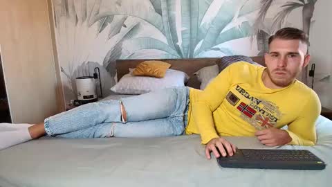 Snapshot of hunterbridges chatting on 09.27.25 Hunter Bridges online show from 09.27.25