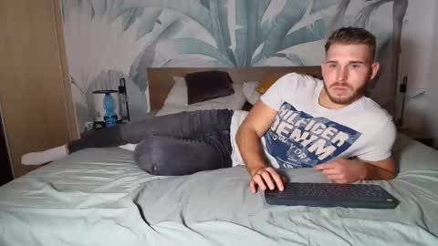 Snapshot of hunterbridges chatting on 10.07.25 Hunter Bridges online show from 10.07.25