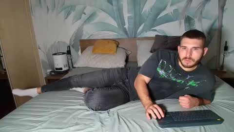 Snapshot of hunterbridges chatting on 11.28.25 Hunter Bridges online show from 11.28.25