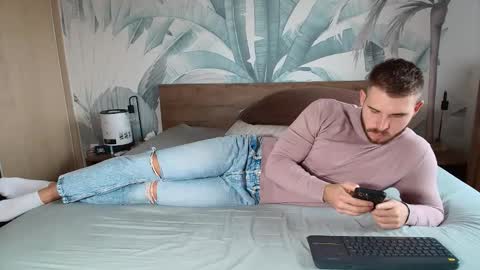 Snapshot of hunterbridges chatting on 11.30.25 Hunter Bridges online show from 11.30.25